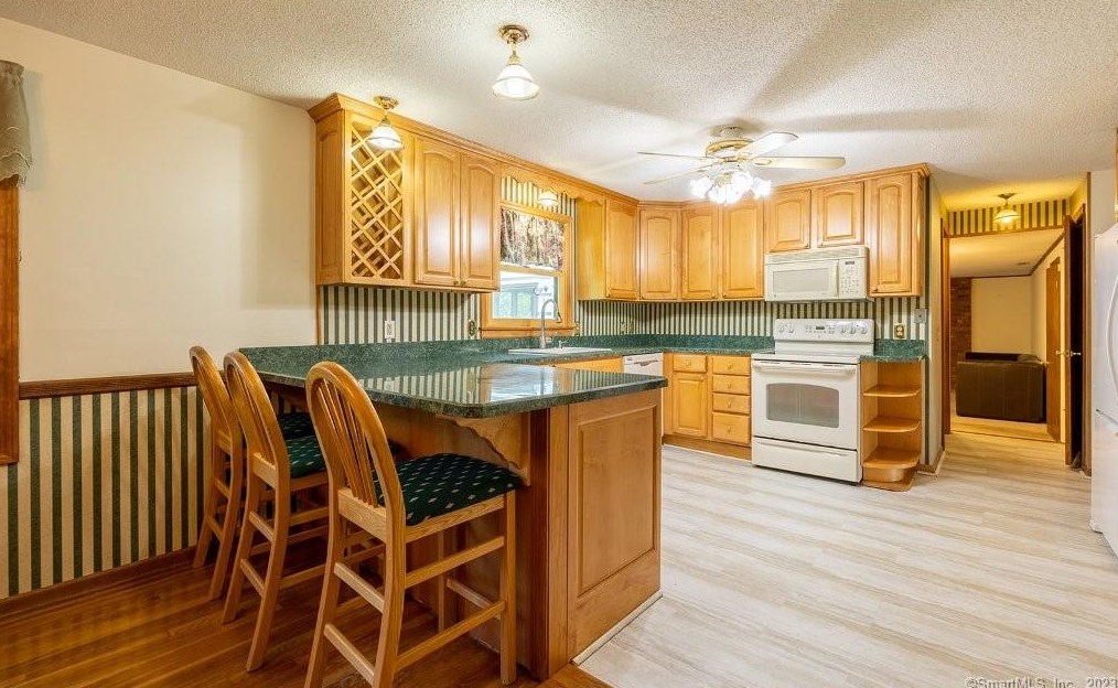202 Sharon Dr, Cheshire, CT 06410