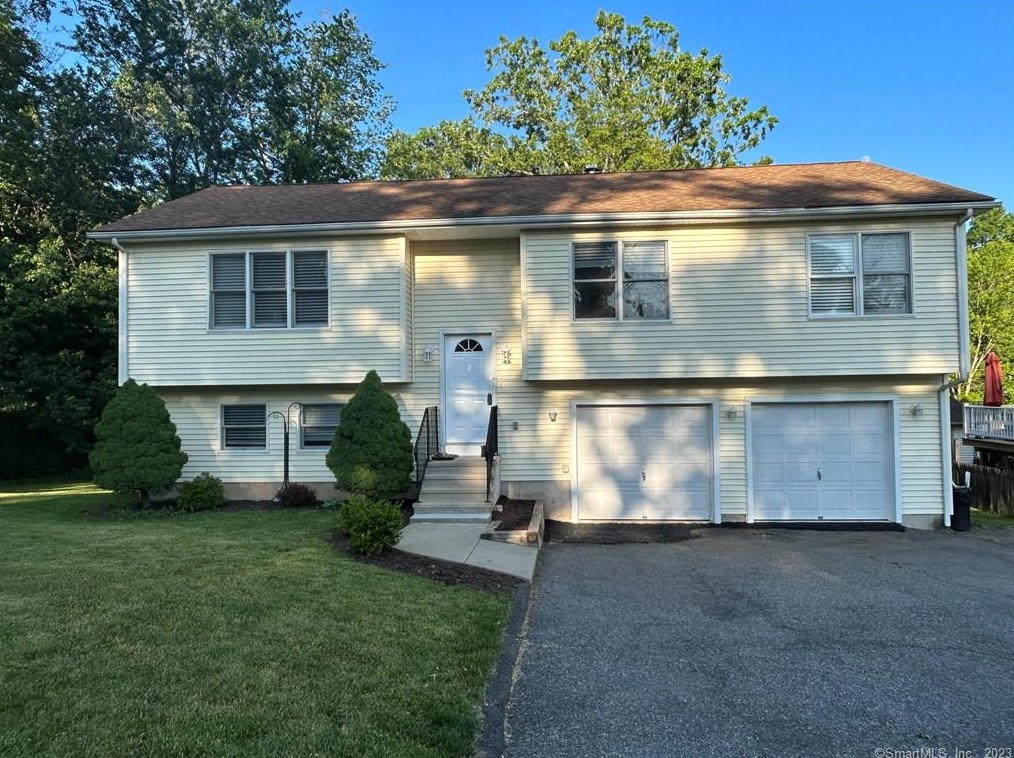 79 Boylston St, Meriden, CT 06450
