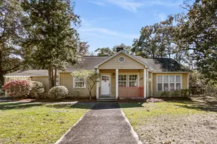 516 College Ave, Defuniak Springs, FL 32435 - Photo 1