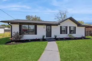 299 Austin Ave, Mary Esther, FL 32569 - Photo 1