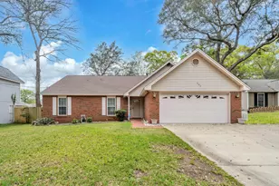 403 Seville Cir, Niceville, FL 32578 - Photo 1