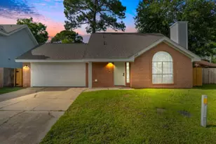 1725 Colonial Ct, Fort Walton Beach, FL 32547 - Photo 1