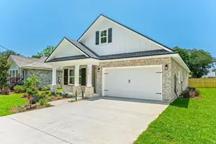 1516 Hickory St, Niceville, FL 32578 - Photo 1