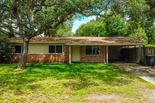 28 NW Carlton Ct NW, Fort Walton Beach, FL 32548 - Photo 1