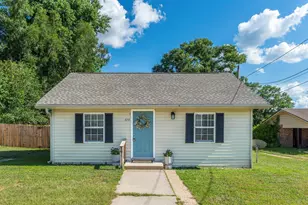 379 W 1st Ave W, Crestview, FL 32536 - Photo 1