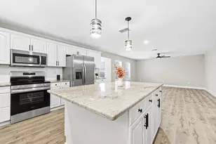 817 Valparaiso Blvd, Niceville, FL 32578 - Photo 1