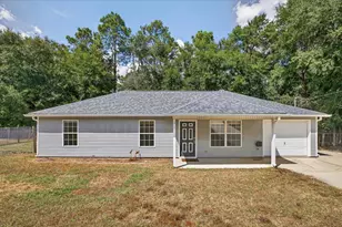 317 Lakeview Dr, Crestview, FL 32536 - Photo 1