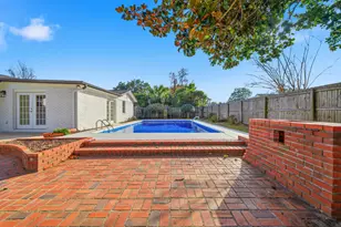 258 NW Briarwood Circle NW, Fort Walton Beach, FL 32548 - Photo 1