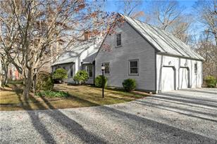 13 Browns Ln, Old Lyme, CT 06371