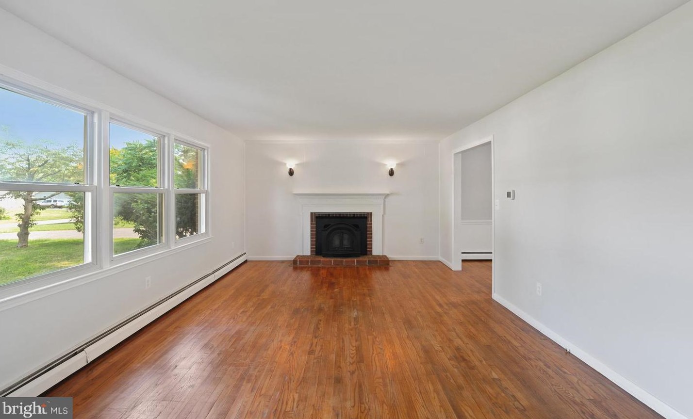 1982 Mitten St, Dover, DE 19901