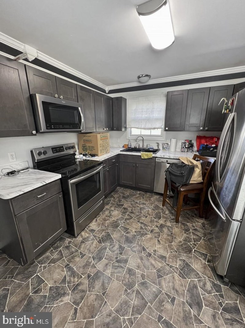 6 Apple St, Camden-Wy, DE 19934