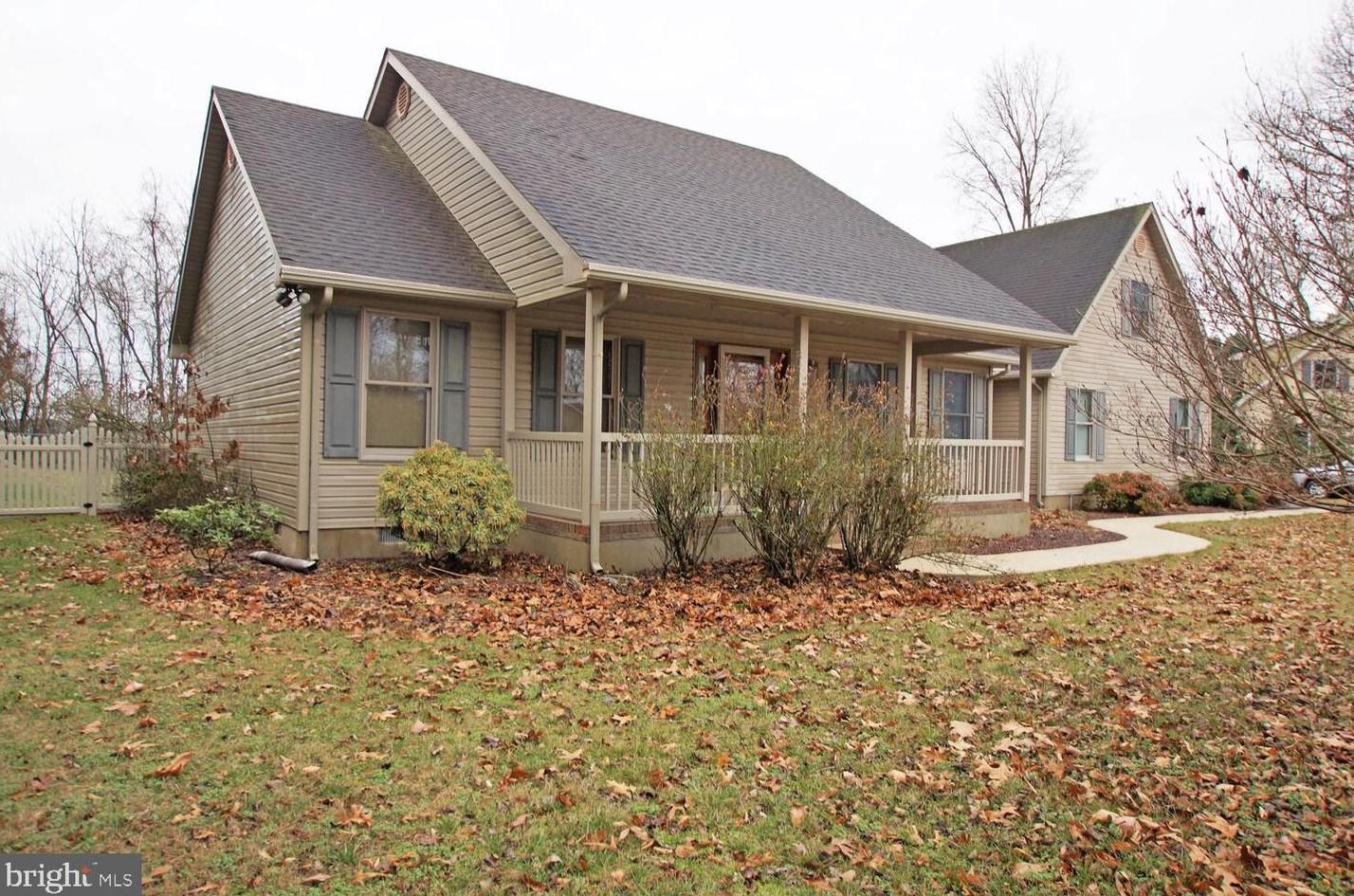 105 Woodview Dr, Harrington, DE 19952