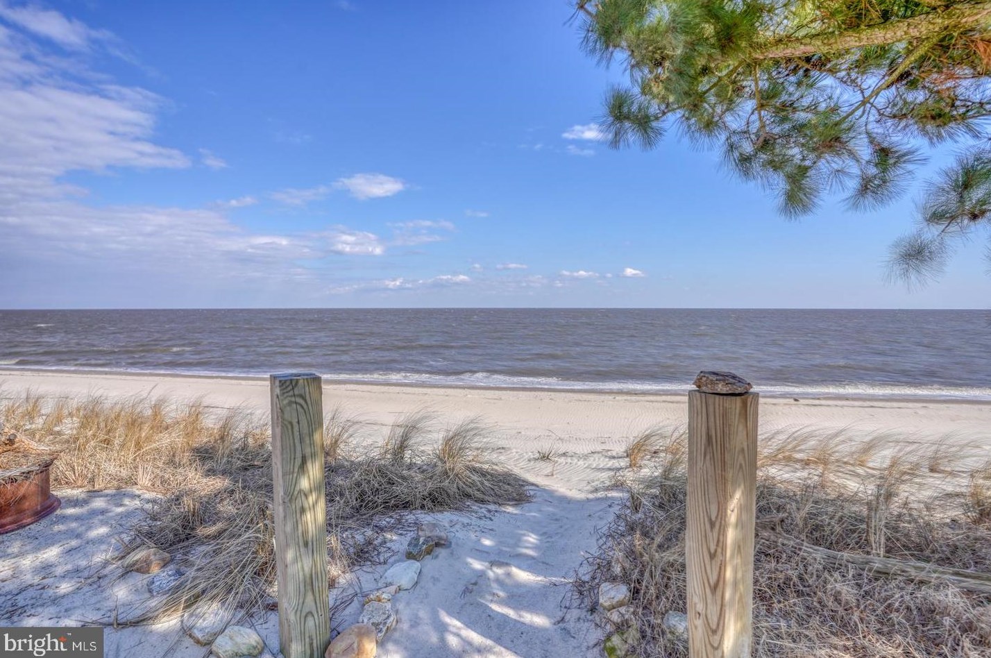 90 N Bayshore Dr, Frederica, DE 19946