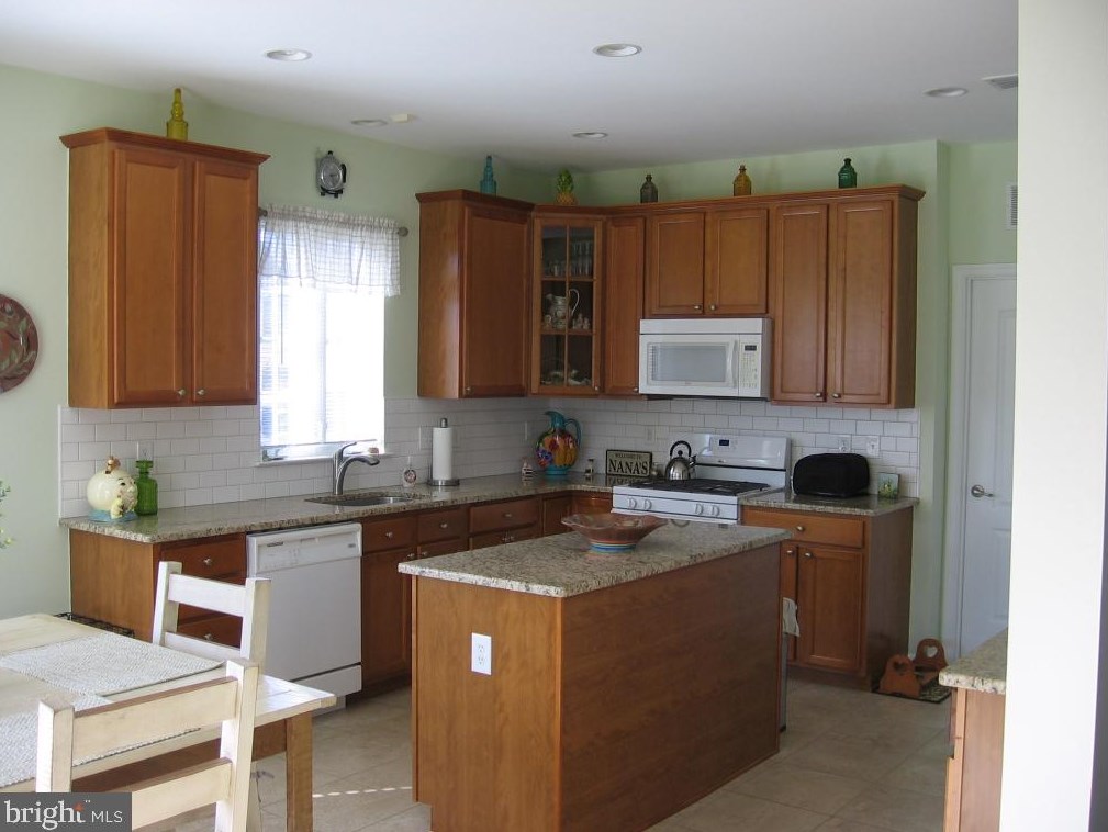 391 Aston Villa Dr, Felton DE  19943-3016 exterior