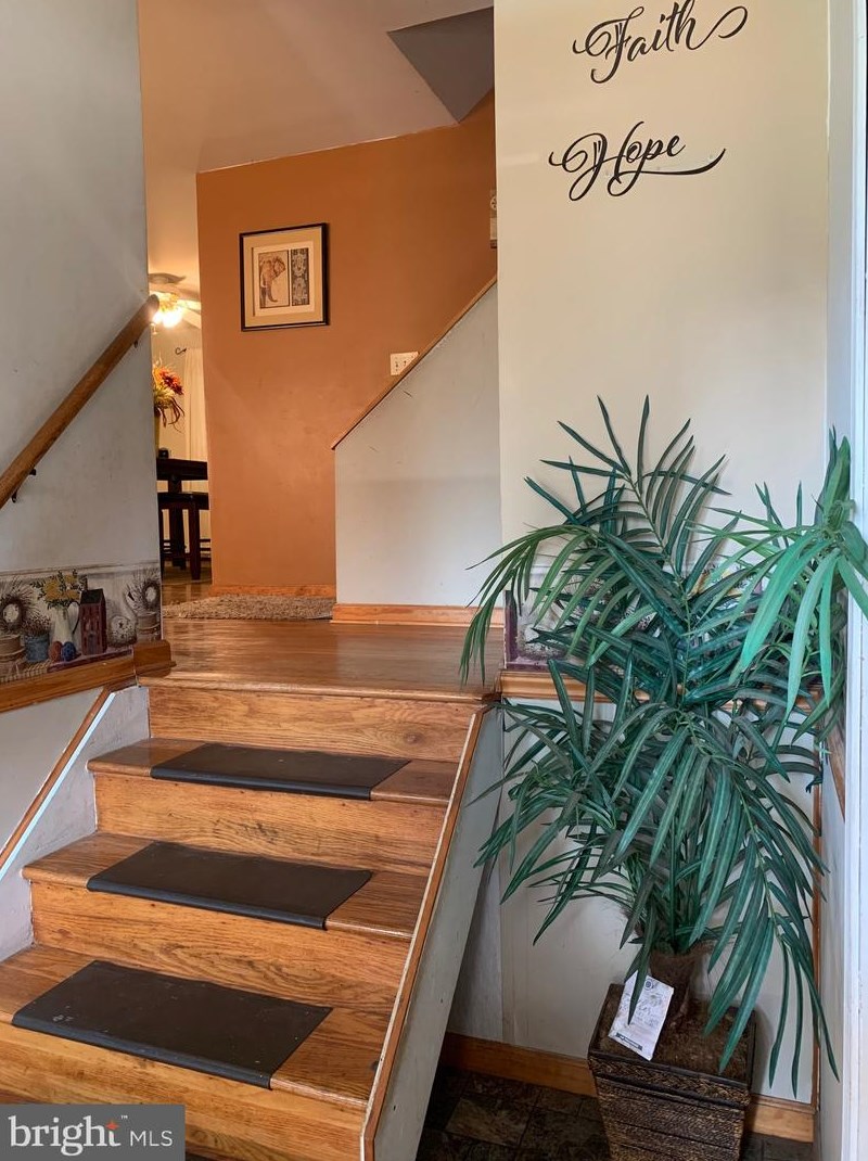 935 Woodford Dr, Dover, DE 19904