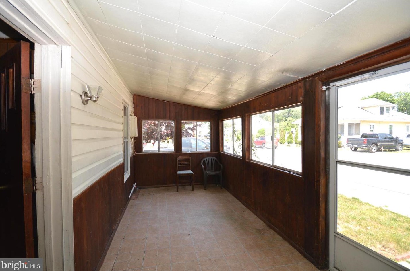 212 Ne 4th St, Slaughter Beach, DE 19963
