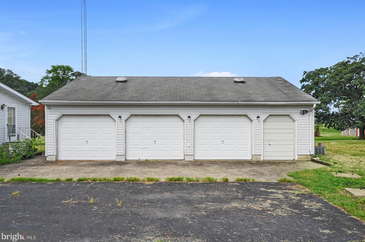 1067 Spectrum Farms Rd, Felton DE  19943-3311 exterior