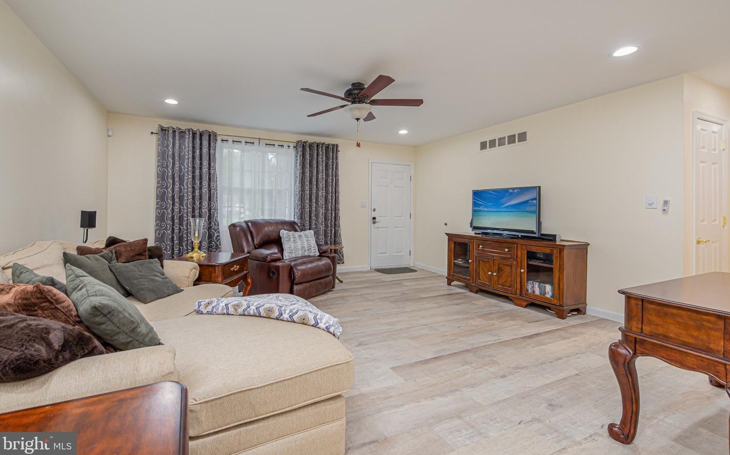 25 Bacon Ct, Dover DE  19901-2572 exterior