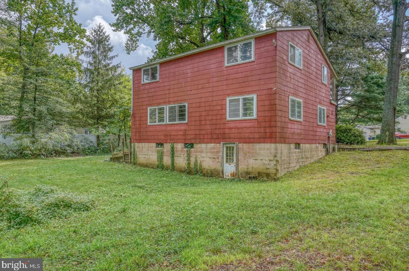 213 Shore Dr, Dover DE  19901-5740 exterior