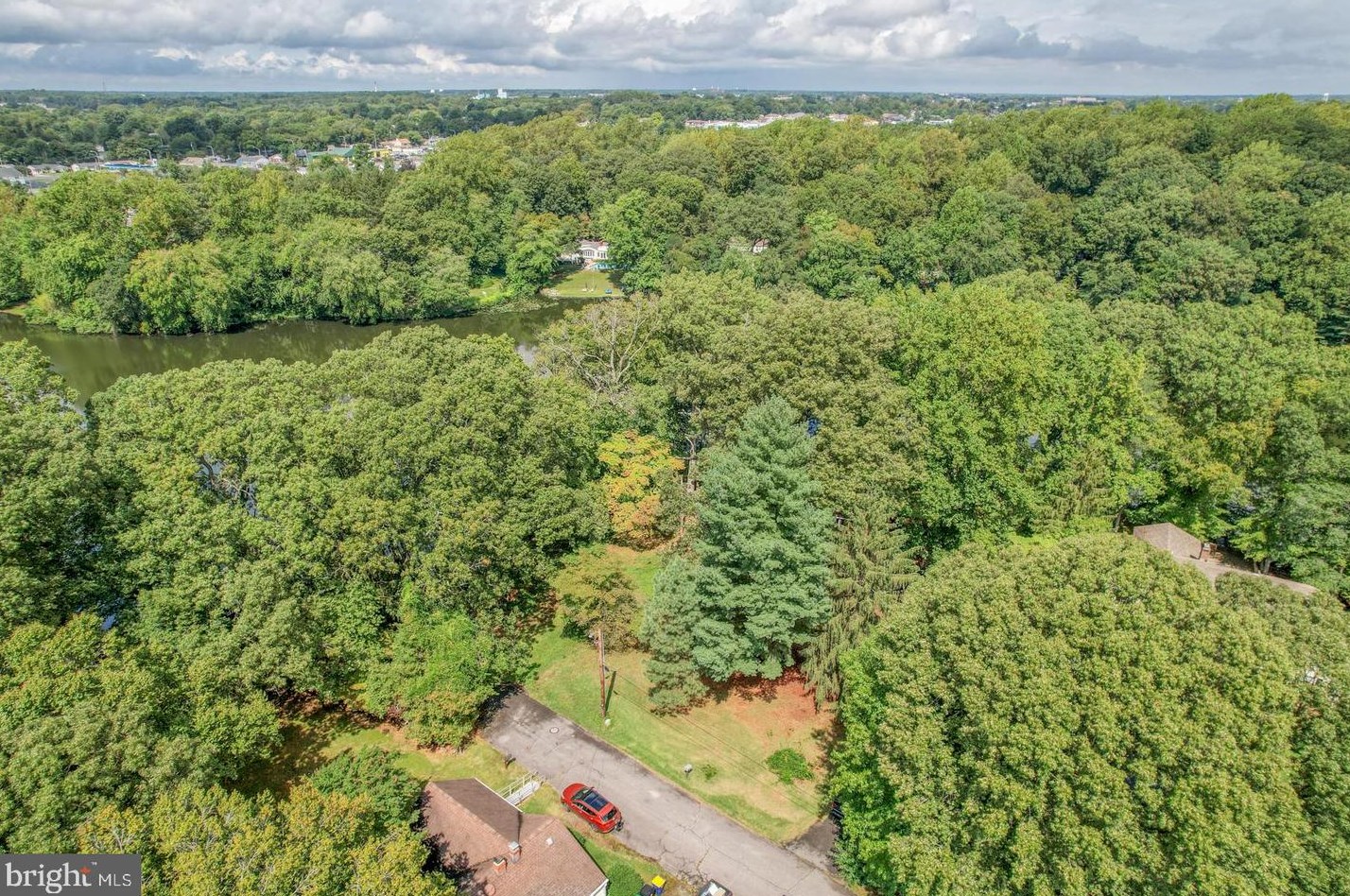 213 Shore Dr, Dover DE  19901-5740 exterior