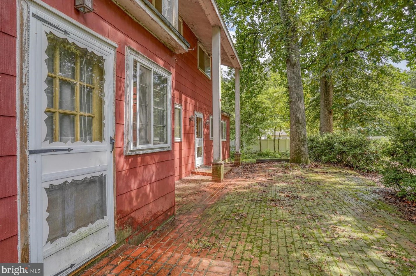 213 Shore Dr, Dover DE  19901-5740 exterior