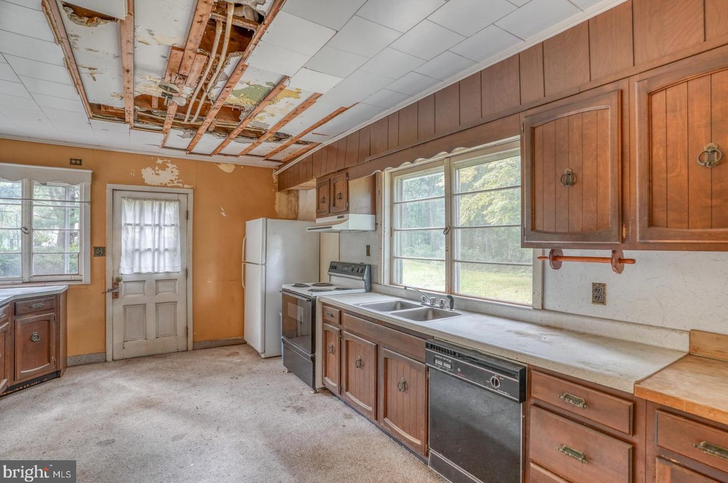 213 Shore Dr, Dover DE  19901-5740 exterior