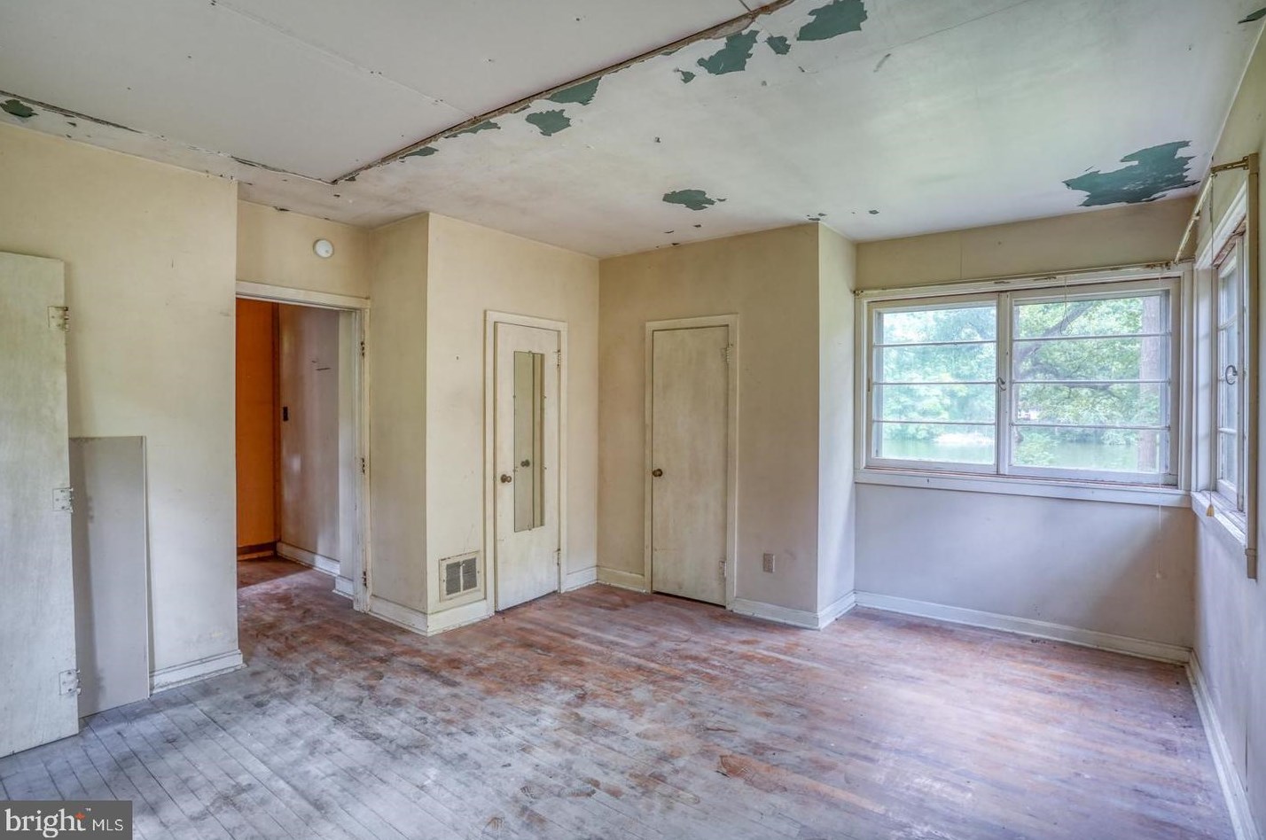 213 Shore Dr, Dover DE  19901-5740 exterior