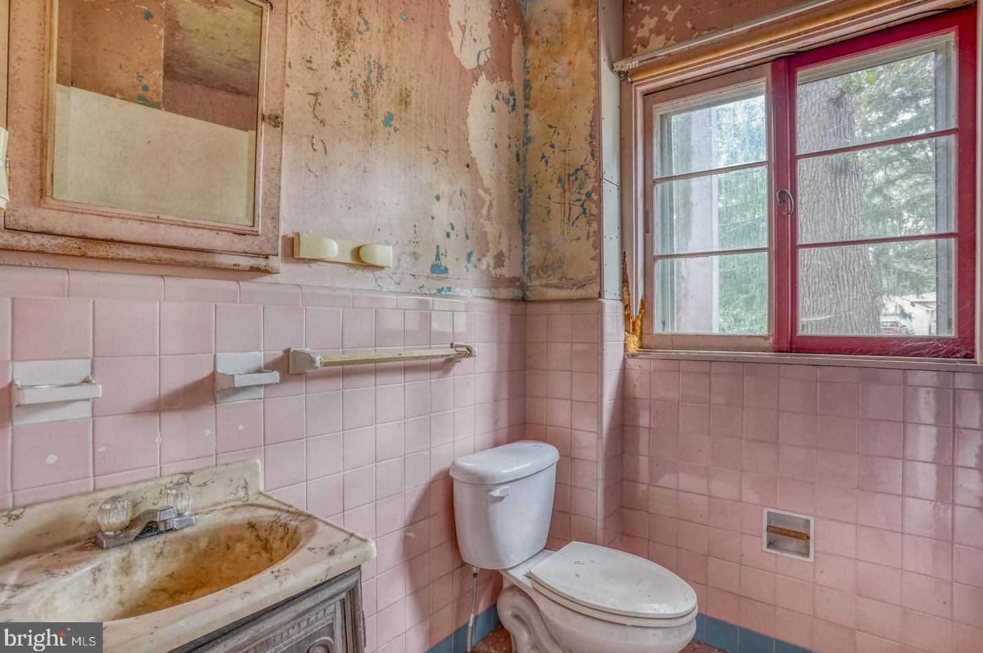 213 Shore Dr, Dover DE  19901-5740 exterior