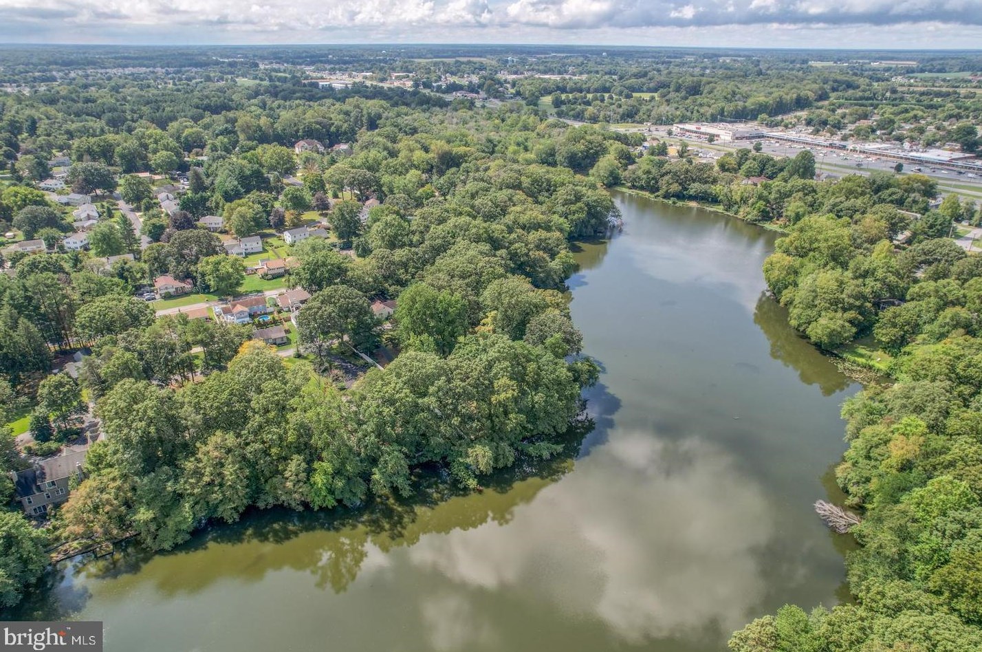 213 Shore Dr, Dover DE  19901-5740 exterior