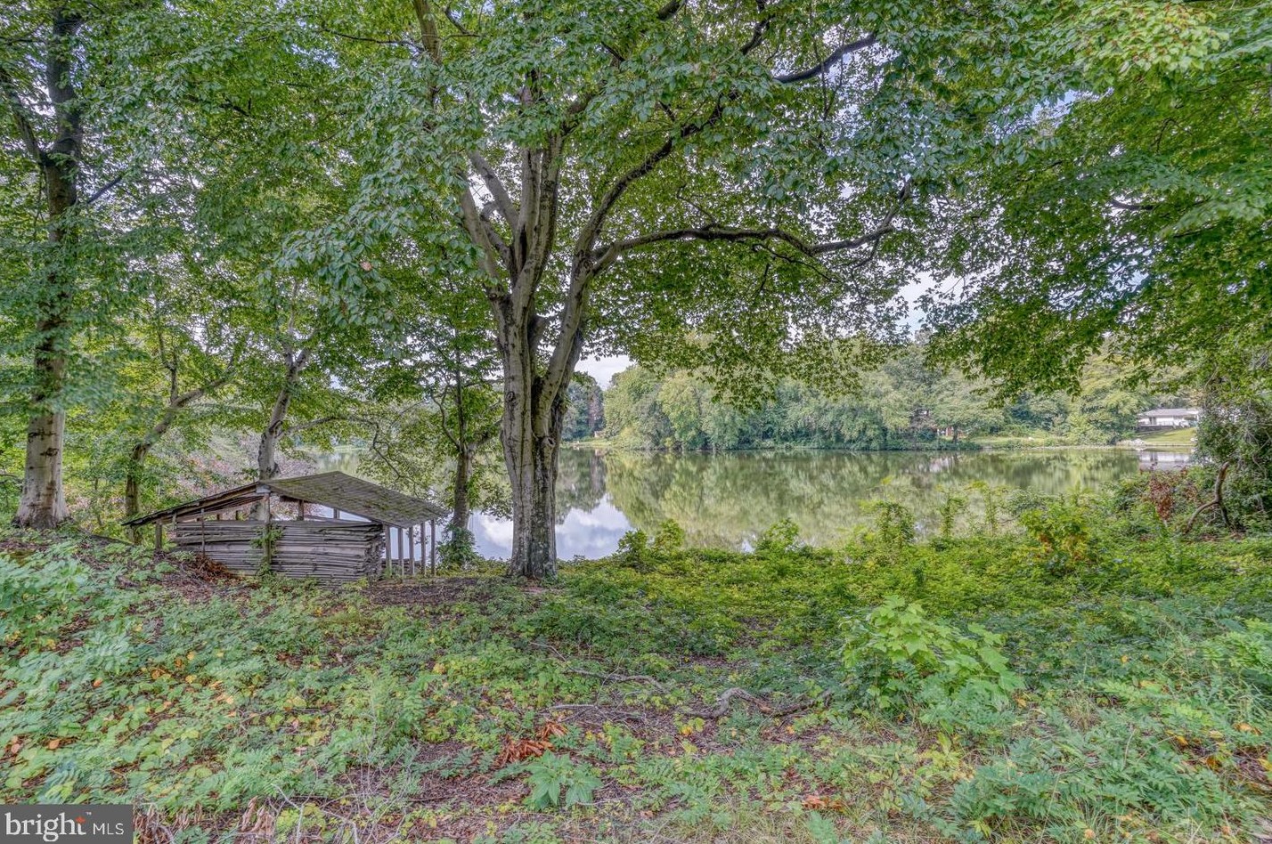 213 Shore Dr, Dover DE  19901-5740 exterior