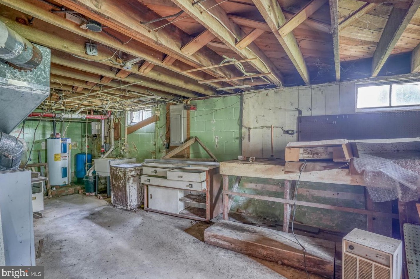 213 Shore Dr, Dover DE  19901-5740 exterior