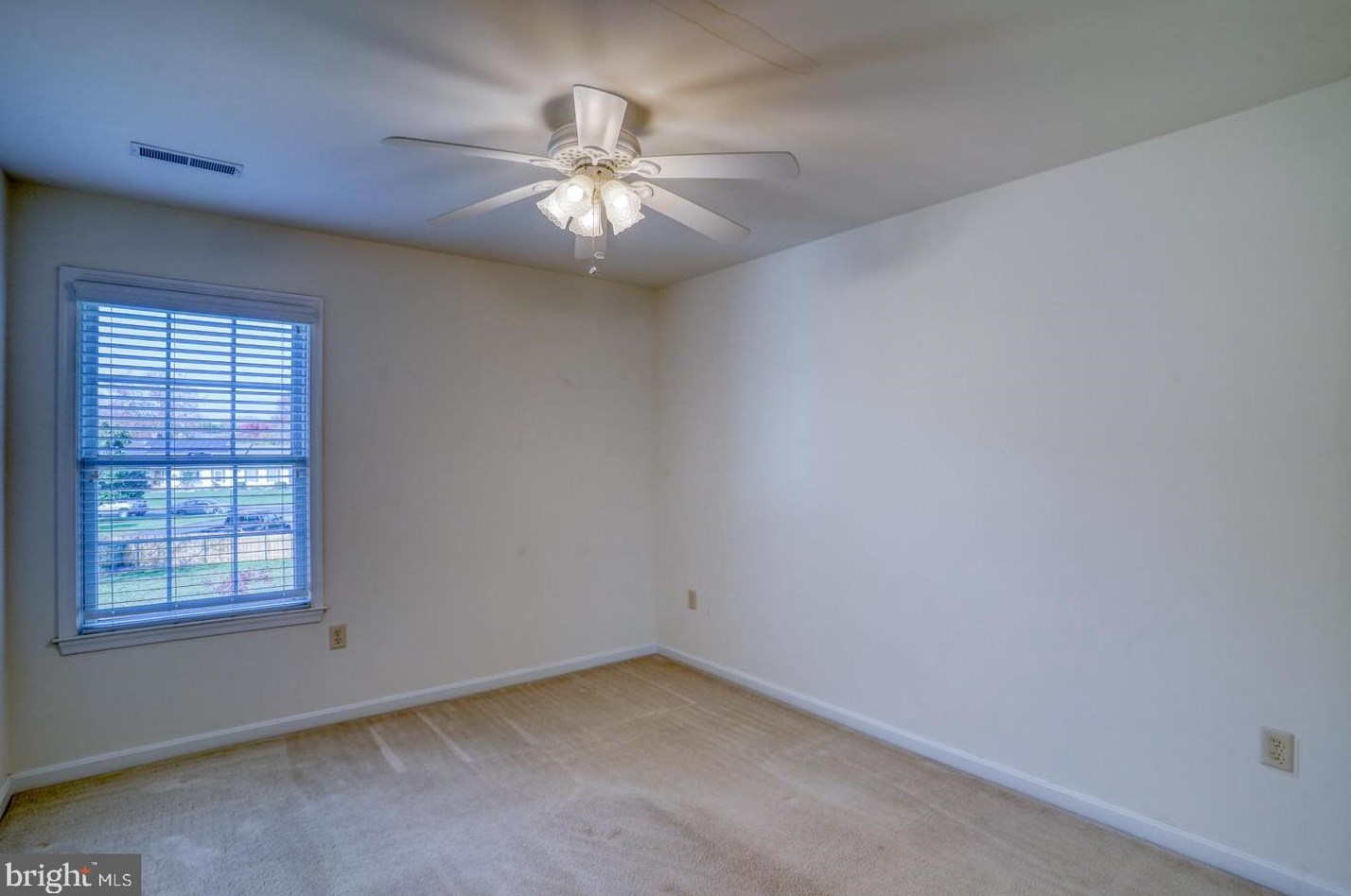 9 Holly Cove Ln, Dover DE  19901-6285 exterior