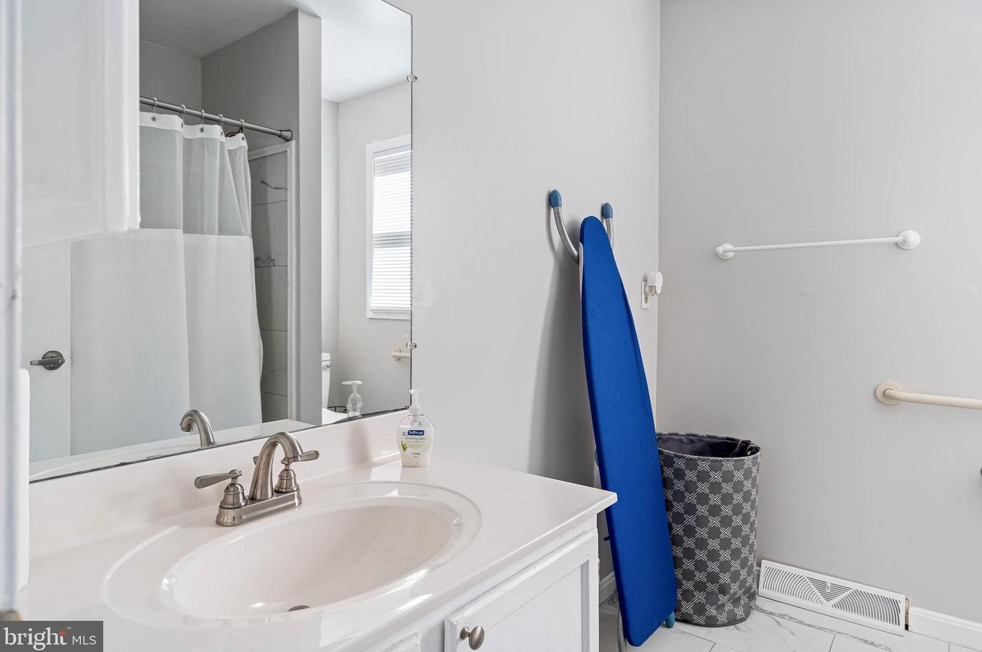 14 Drew Ct, Dover DE  19901-6422 exterior