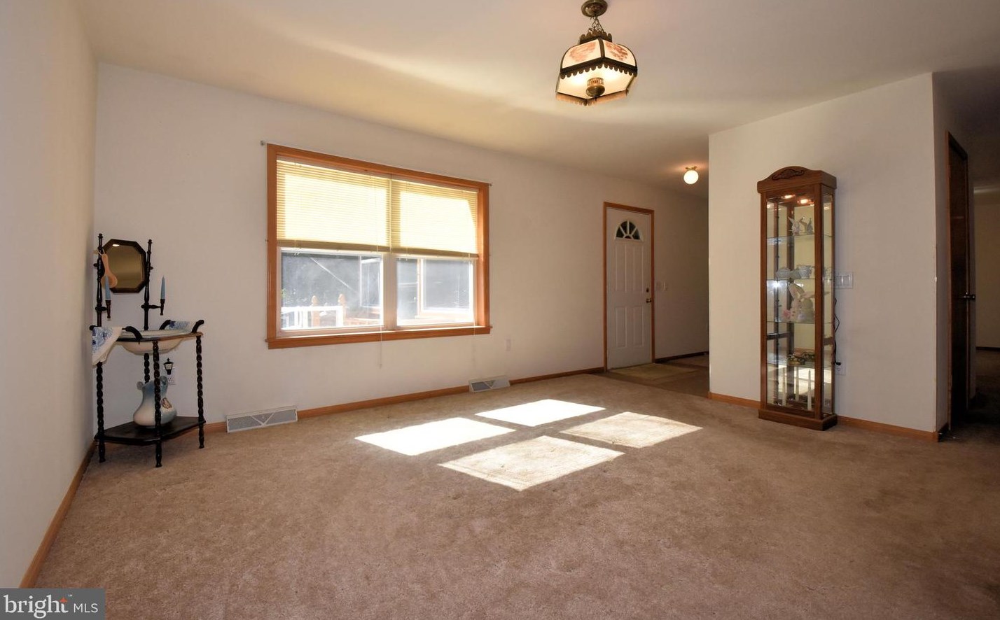 2103 White Oak Rd, Dover DE  19901-3359 exterior