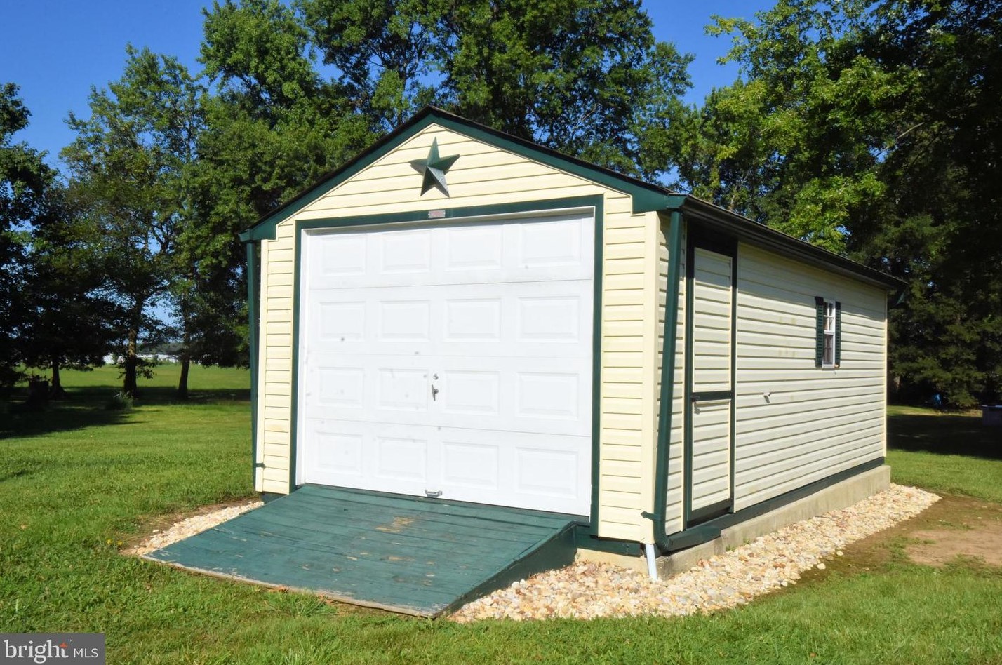 2103 White Oak Rd, Dover DE  19901-3359 exterior