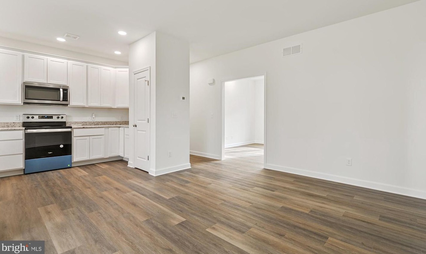 749 Oak Dr, Dover DE  19904-4341 exterior