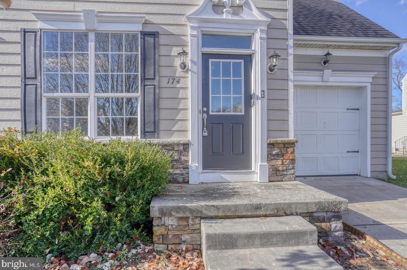 174 Lexington Pl, Dover DE  19901-8827 exterior