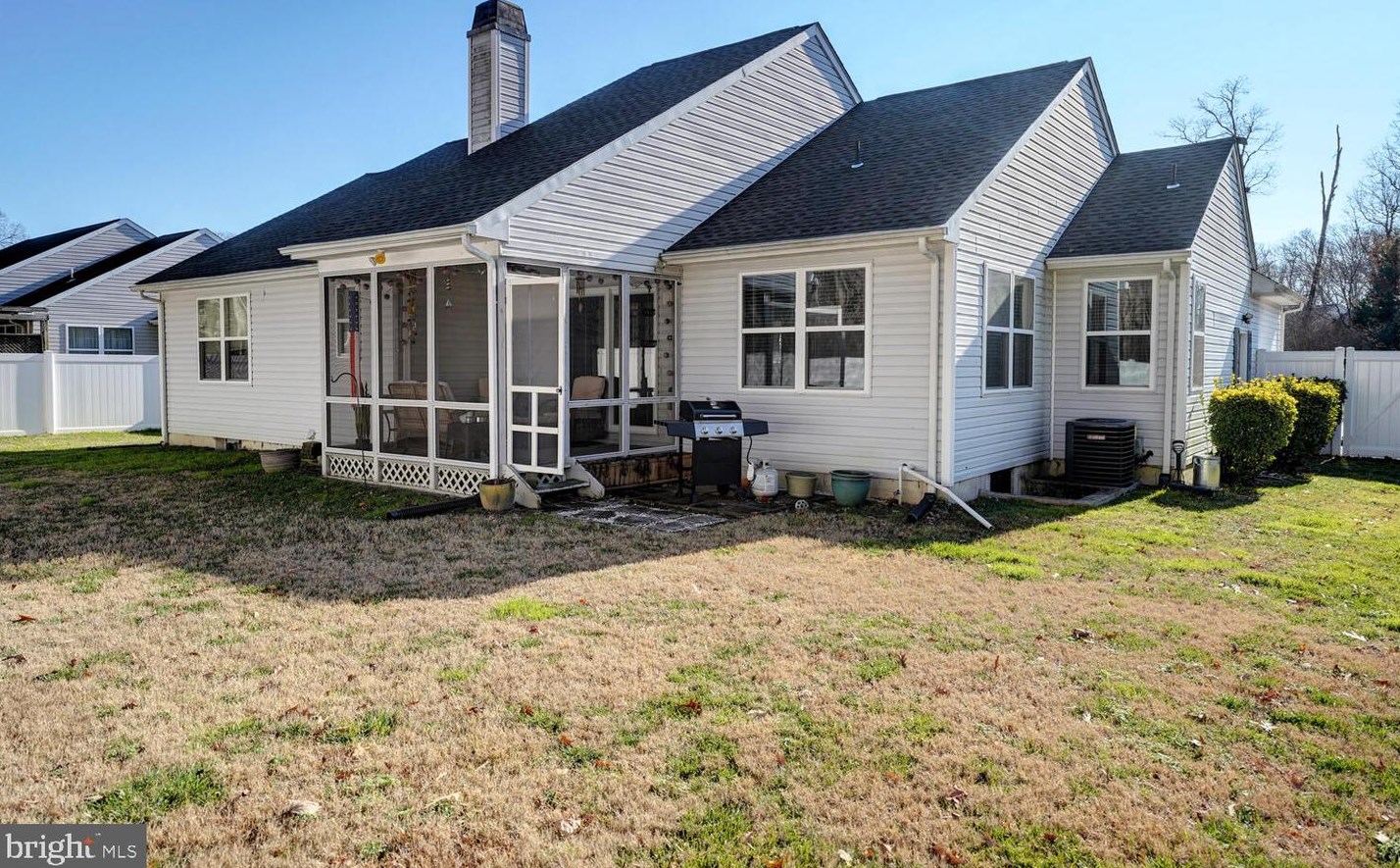 291 Greenwich Dr, Dover DE  19901-1594 exterior