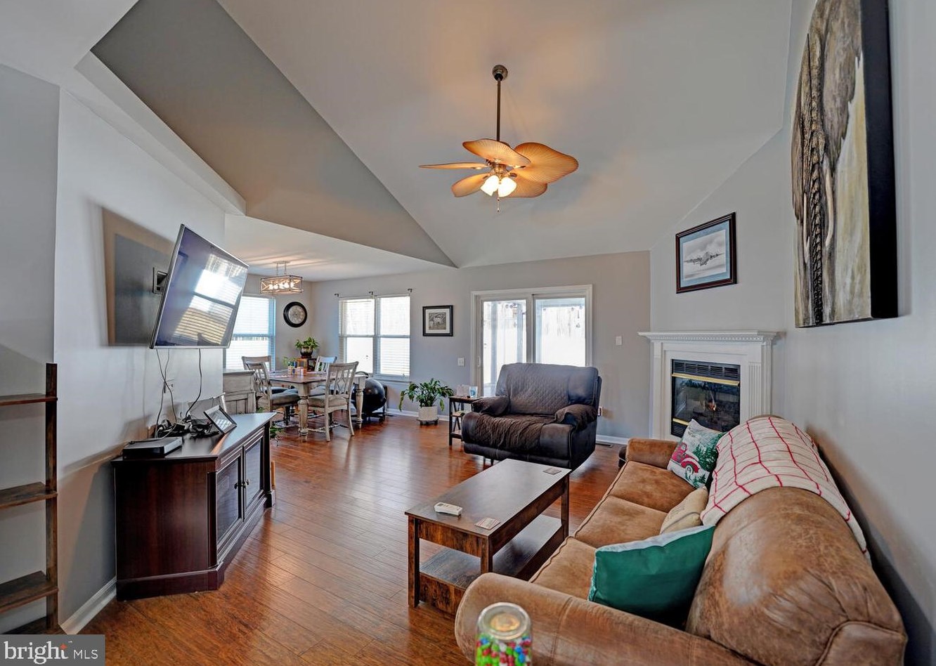 291 Greenwich Dr, Dover DE  19901-1594 exterior