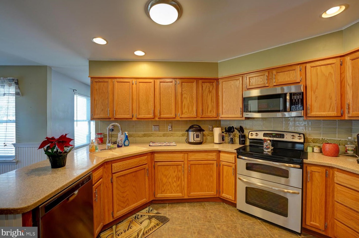 291 Greenwich Dr, Dover DE  19901-1594 exterior