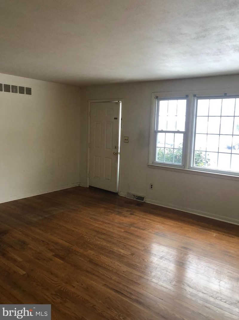 213 Eisenhower Dr, Dover, DE 19901-6606
