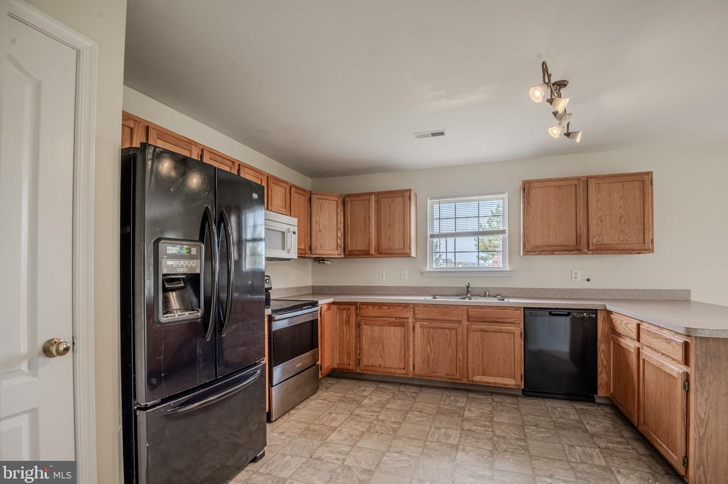 203 Westover Dr, Dover DE  19904-9796 exterior