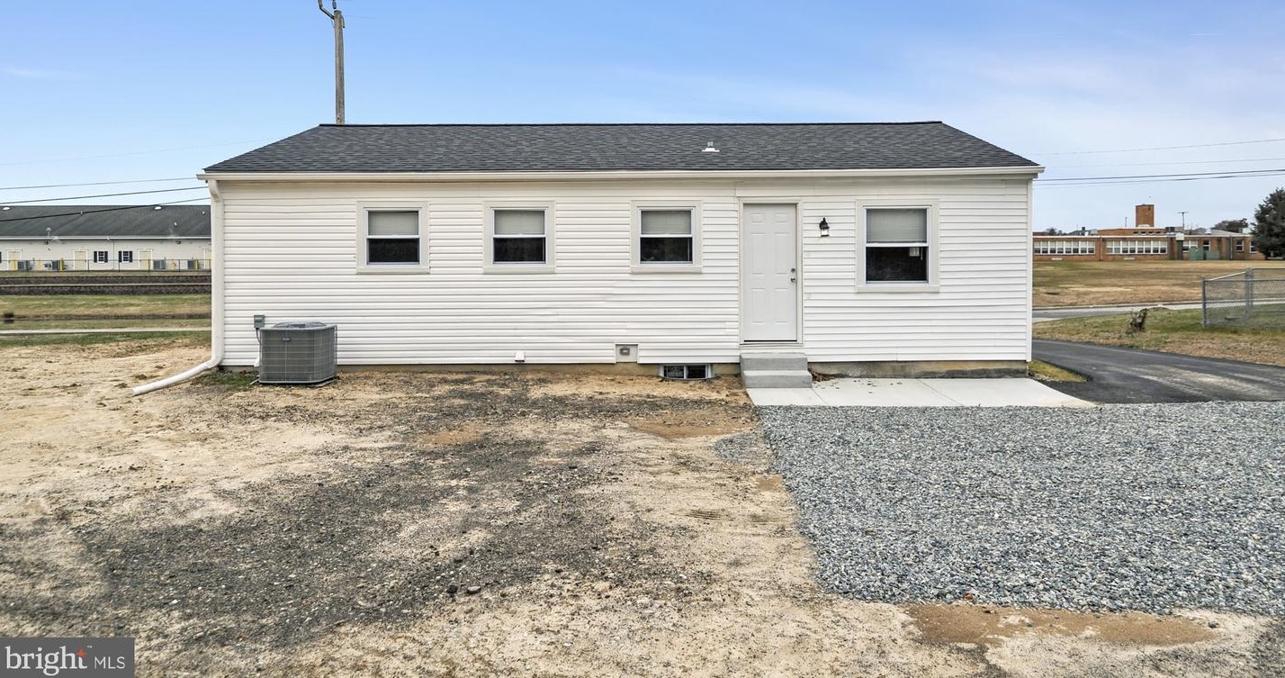 132 Locust St, Smyrna DE  19977-1524 exterior