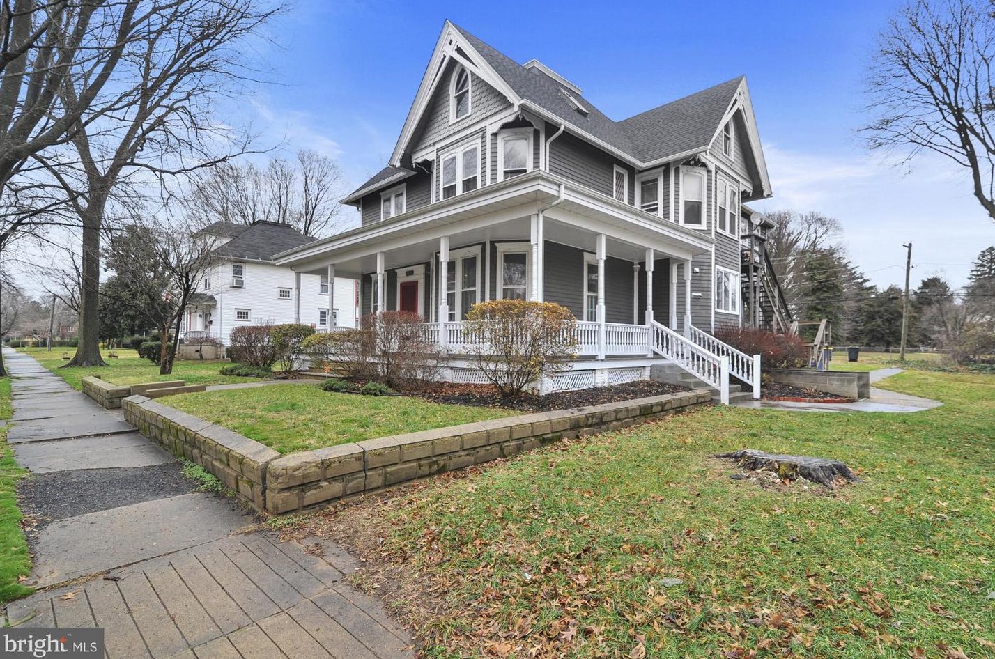 323 State St, Dover, DE 19901-3852