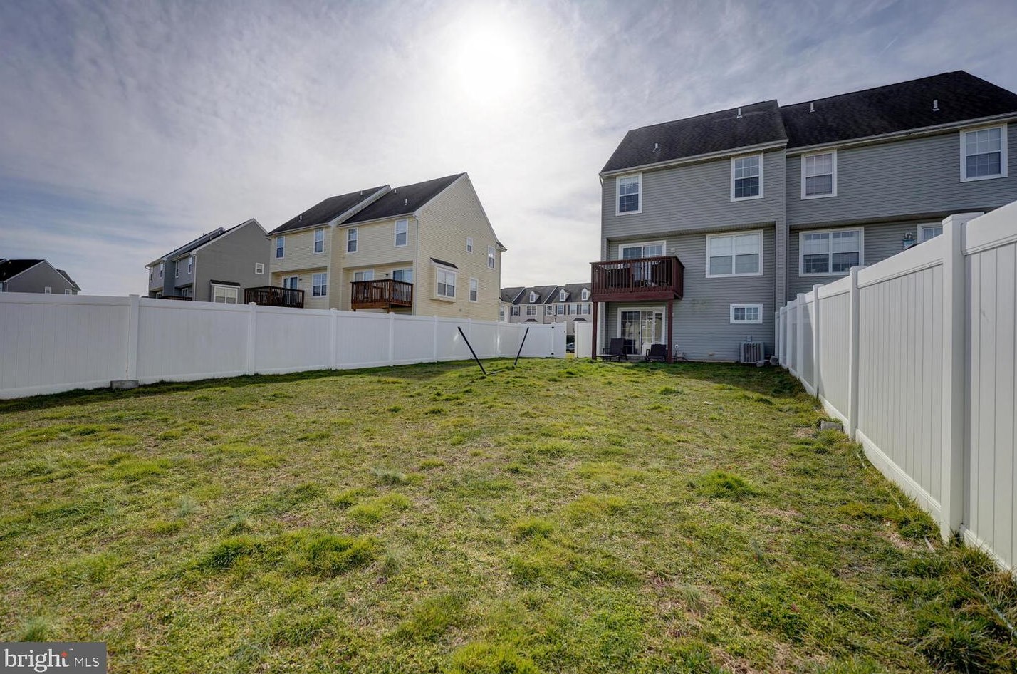 327 Paradee Dr, Dover DE  19904-5679 exterior