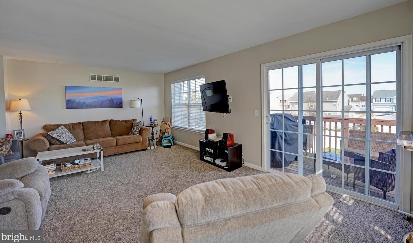 327 Paradee Dr, Dover DE  19904-5679 exterior