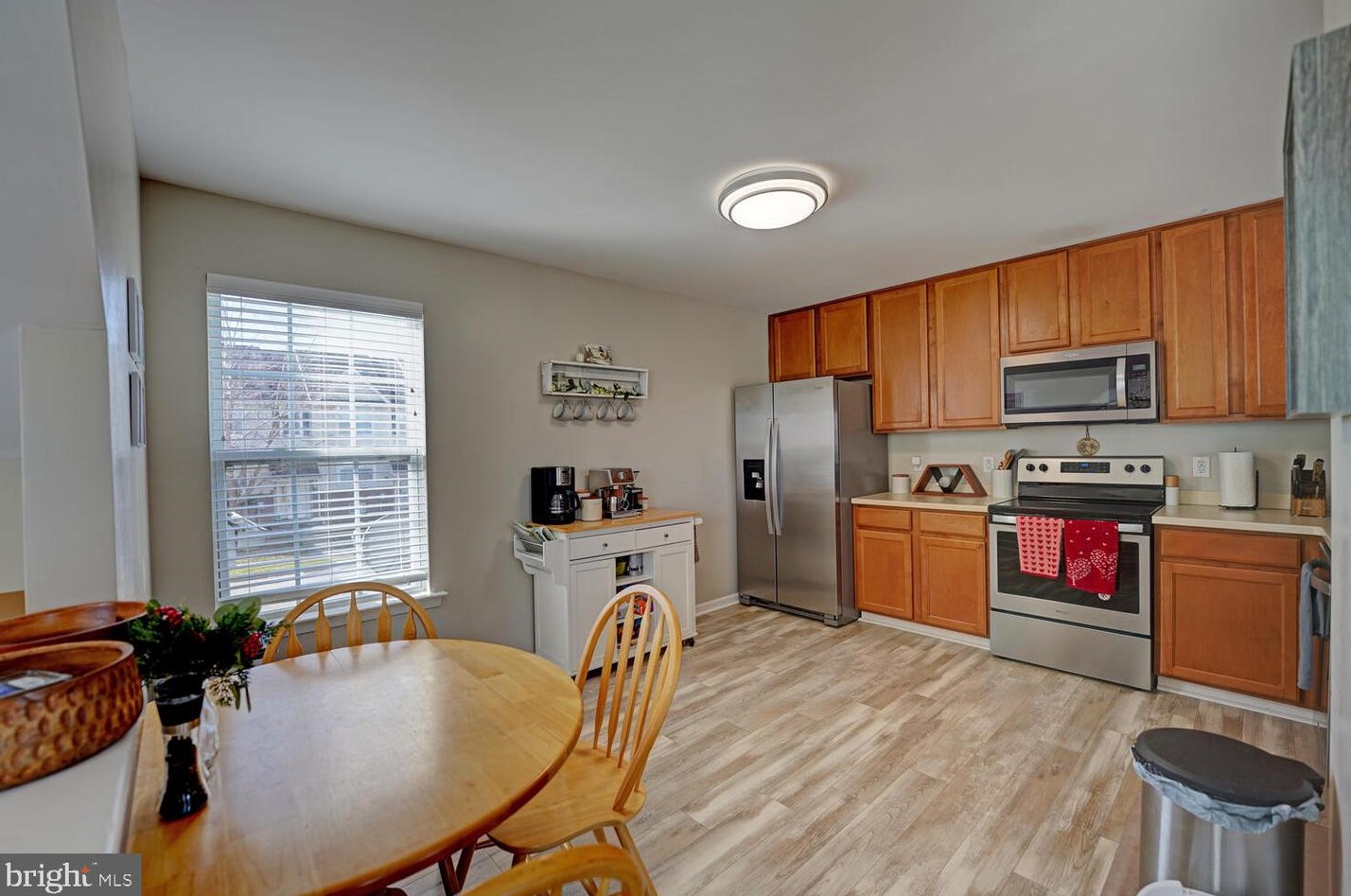 327 Paradee Dr, Dover DE  19904-5679 exterior