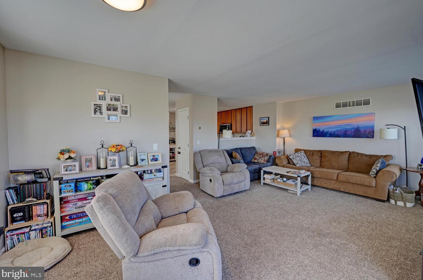 327 Paradee Dr, Dover DE  19904-5679 exterior