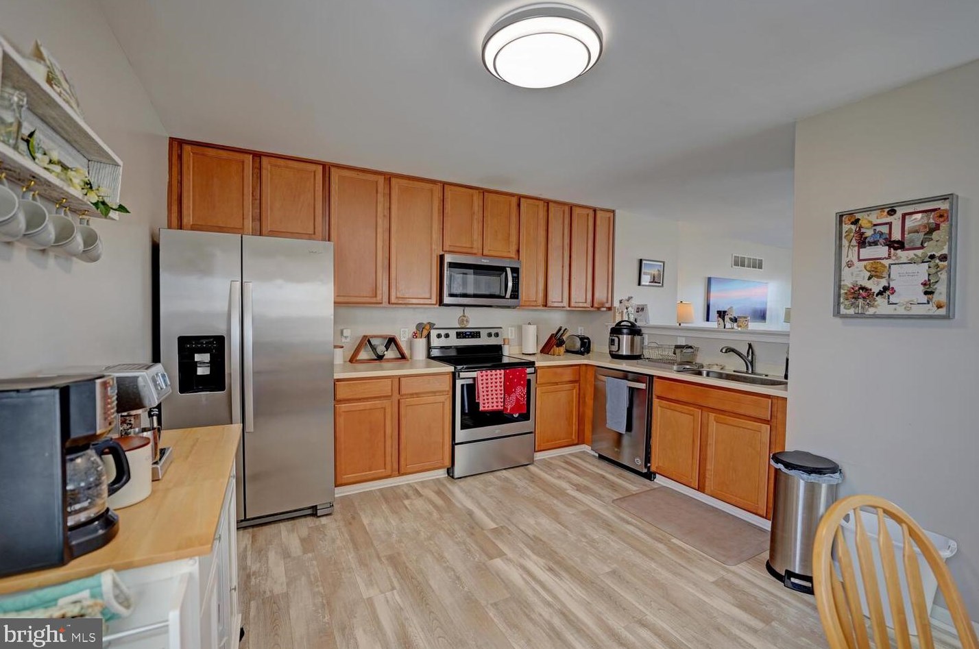 327 Paradee Dr, Dover DE  19904-5679 exterior