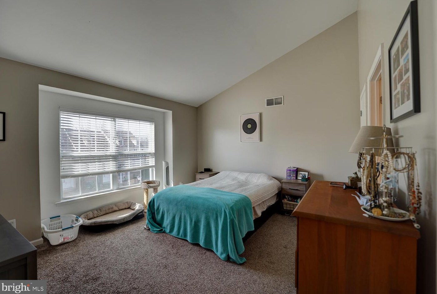 327 Paradee Dr, Dover DE  19904-5679 exterior